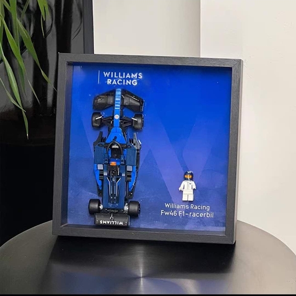 Ferrari SF-24 Model Display - Picture 6 of 13